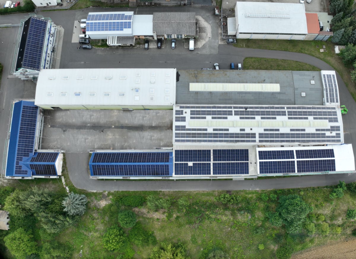 Referenz: PV-Anlage in Coswig auf Firmengebäude von Mittau Solar Dresden