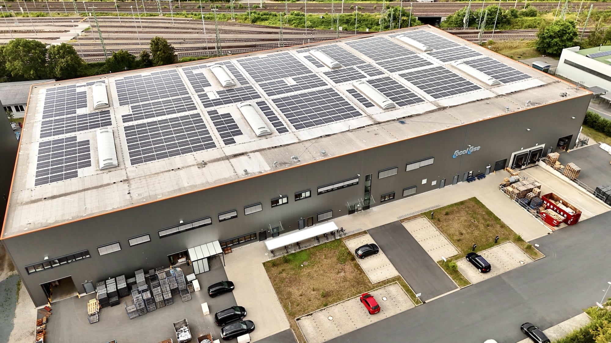 Referenz: Photovoltaikanlage mit Ultraleichtmodulen in Dresden installiert von Mittau Solar Dresden